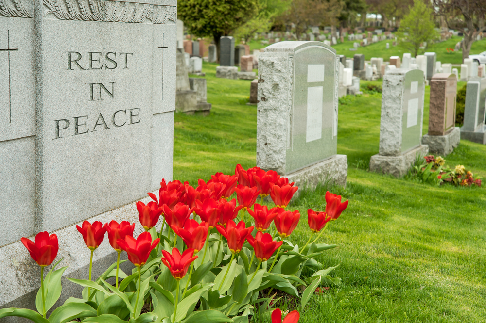 5 Questions to Ask Before Purchasing a Headstone